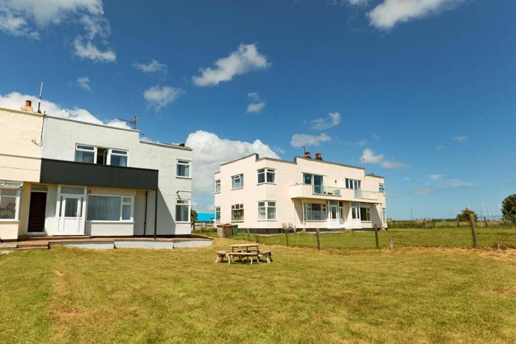 Beachfront Apartment - Ground Floor Apartment With Sea Views, Next To The Beach, Bridlington, North Yorkshire Bessingby 외부 사진