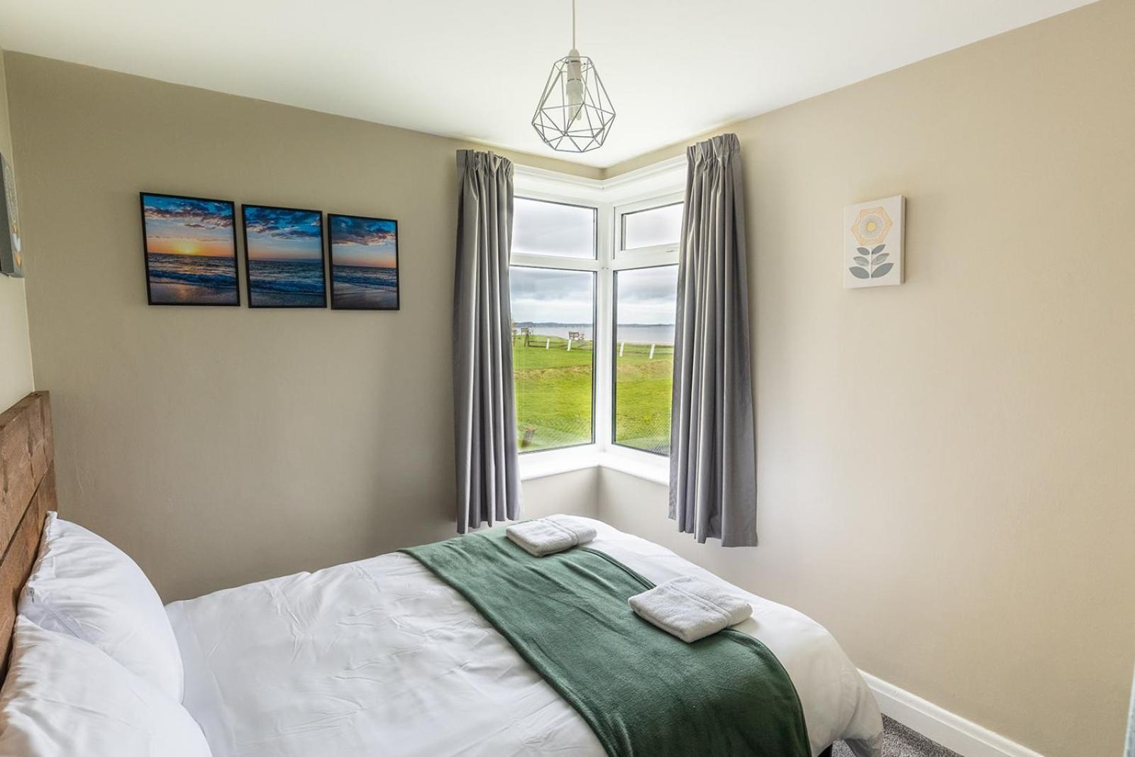 Beachfront Apartment - Ground Floor Apartment With Sea Views, Next To The Beach, Bridlington, North Yorkshire Bessingby 외부 사진