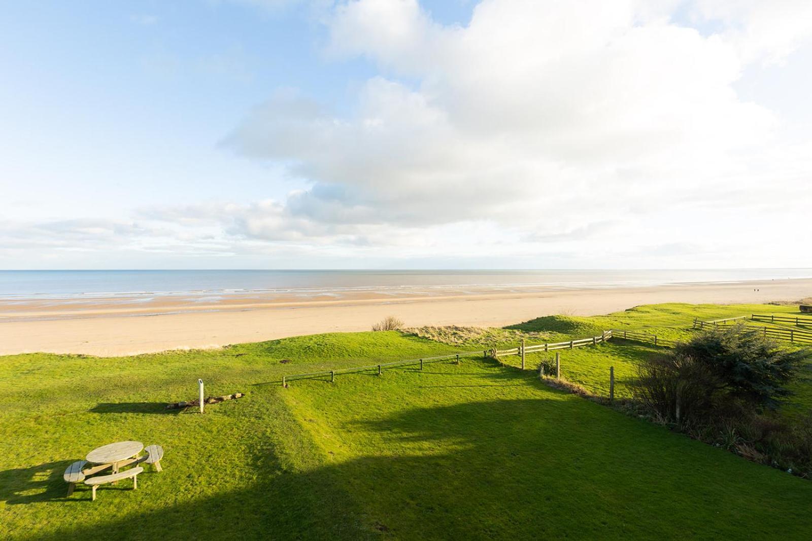 Beachfront Apartment - Ground Floor Apartment With Sea Views, Next To The Beach, Bridlington, North Yorkshire Bessingby 외부 사진