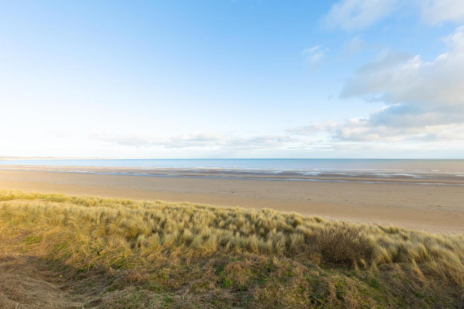 Beachfront Apartment - Ground Floor Apartment With Sea Views, Next To The Beach, Bridlington, North Yorkshire Bessingby 외부 사진