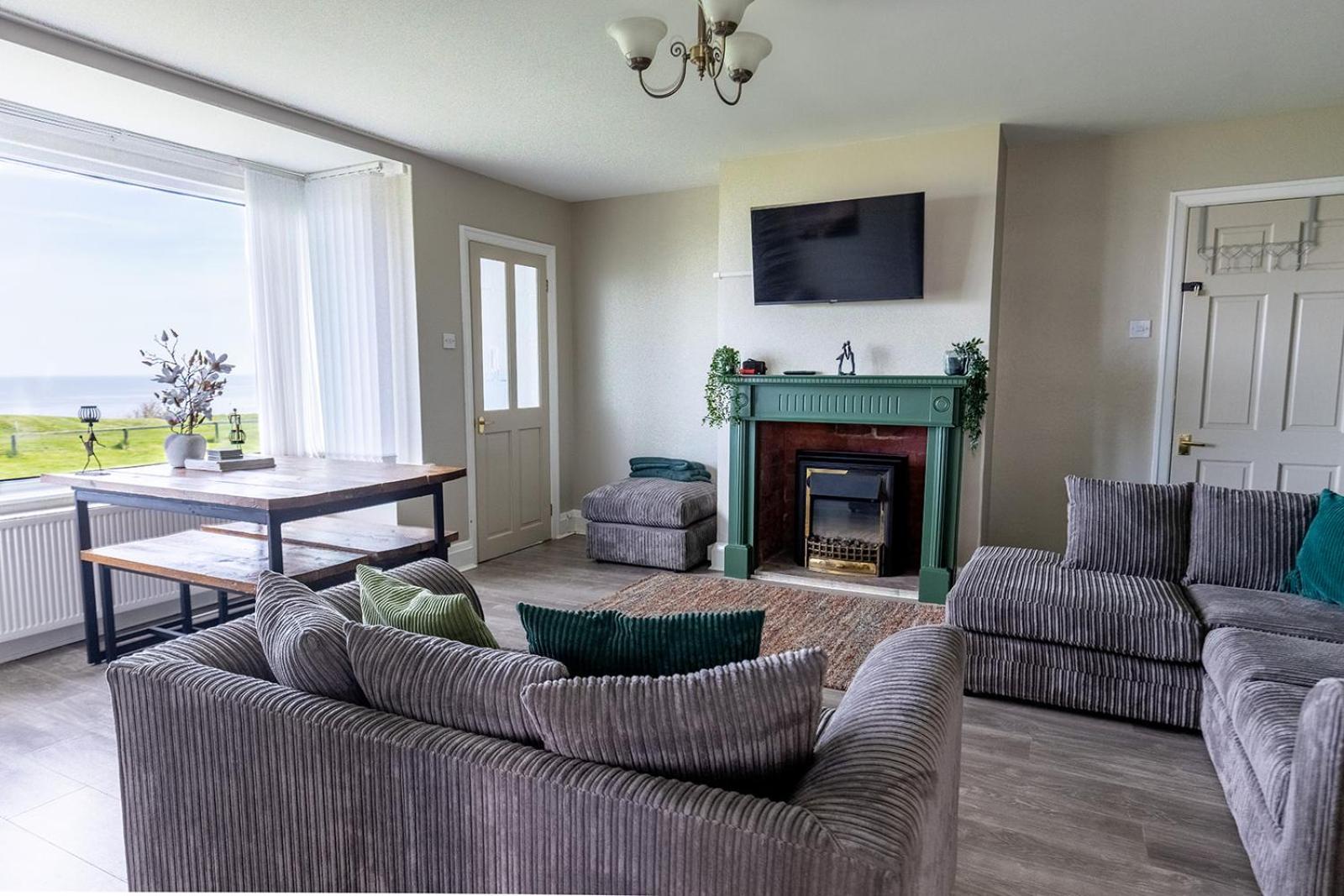 Beachfront Apartment - Ground Floor Apartment With Sea Views, Next To The Beach, Bridlington, North Yorkshire Bessingby 외부 사진